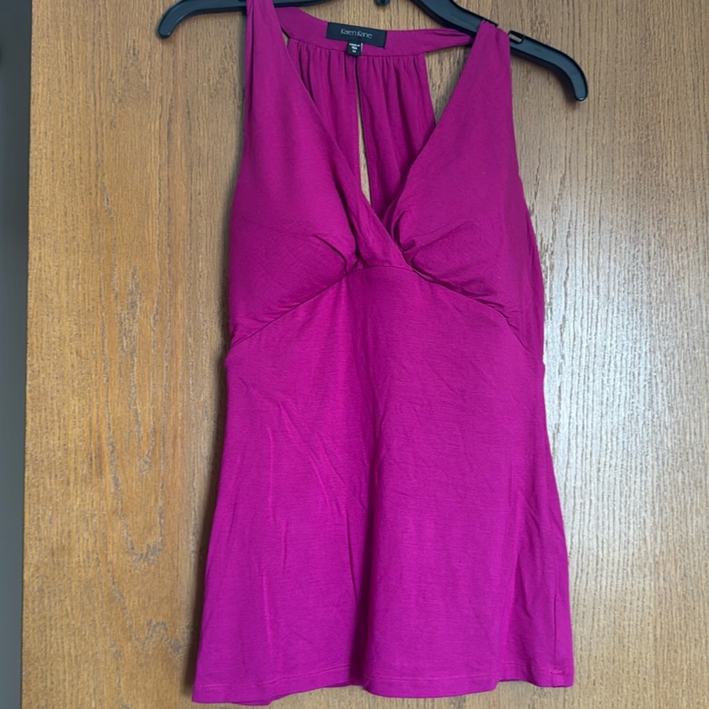 Karen Kane Magenta Halter Top Size M
Would look great with skirt